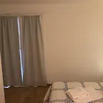 韦尔纳扎舒适新公寓 *